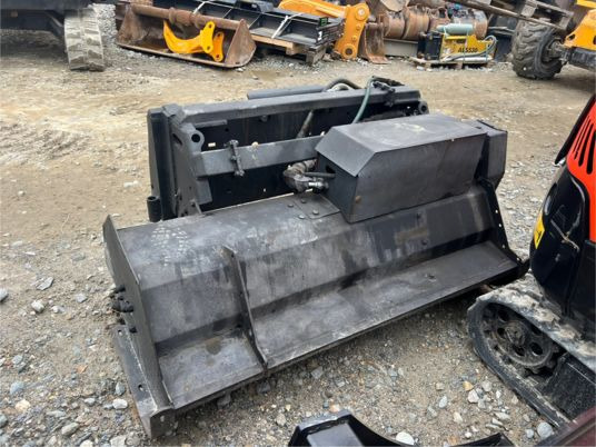 Broyeur forestier MBI pour chargeur - 3900€ NET - Broyeur forestier: photos 4 Broyeur forestier MBI pour chargeur - 3900€ NET - Broyeur forestier: photos 4