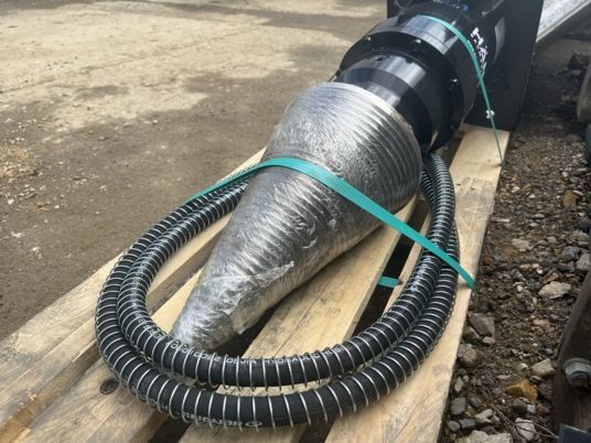 Fendeuse à bois pour minipelle - Fendeuse de bûches: photos 4 Fendeuse à bois pour minipelle - Fendeuse de bûches: photos 4