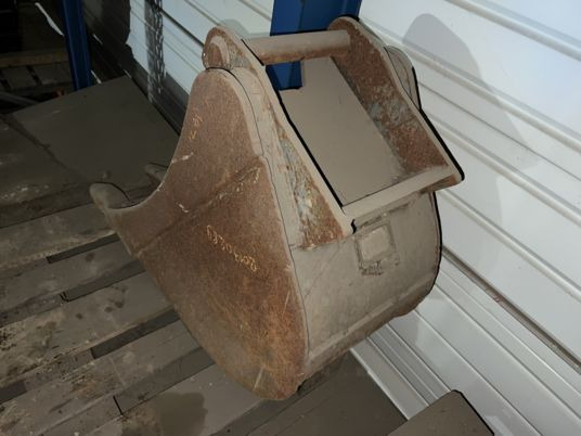 Godet de tranchée MBI AR70 - Godet pour pelle: photos 1 Godet de tranchée MBI AR70 - Godet pour pelle: photos 1