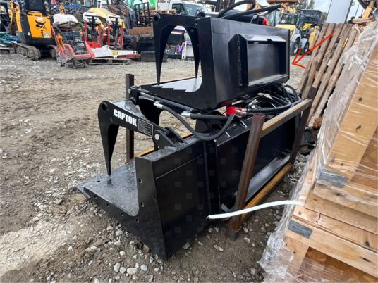 Godet grappin pour minichargeur - Godet: photos 3 Godet grappin pour minichargeur - Godet: photos 3