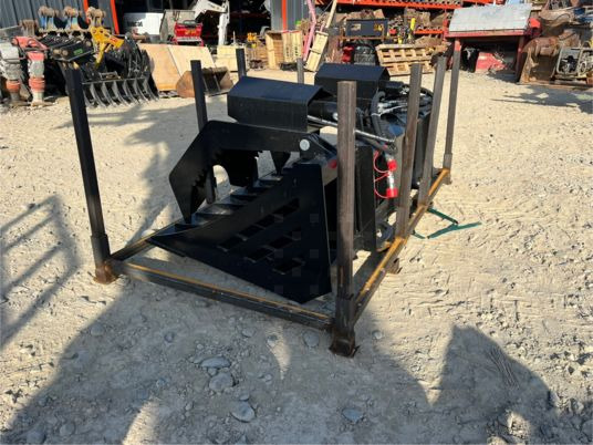 Godet grappin pour minichargeur - Godet: photos 3 Godet grappin pour minichargeur - Godet: photos 3