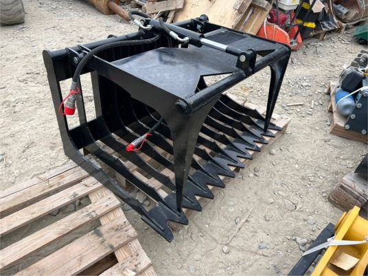 Godet grappin pour minichargeur - Godet: photos 3 Godet grappin pour minichargeur - Godet: photos 3