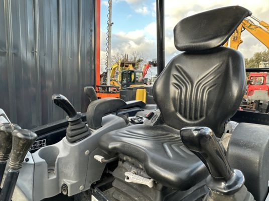 Kubota KX027-4 à 22 500 € HT - Mini pelle: photos 4 Kubota KX027-4 à 22 500 € HT - Mini pelle: photos 4