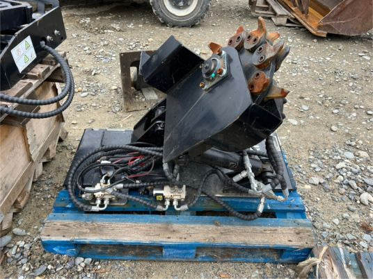 Rogneuse de souche pour mini chargeur - Dessoucheuse: photos 2 Rogneuse de souche pour mini chargeur - Dessoucheuse: photos 2