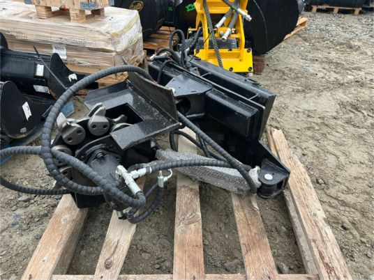 Rogneuse de souches pour minichargeur - Dessoucheuse: photos 3 Rogneuse de souches pour minichargeur - Dessoucheuse: photos 3