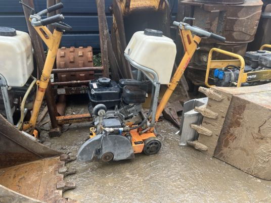 Scie à sol HUSQVARNA - Matériel de chantier: photos 3 Scie à sol HUSQVARNA - Matériel de chantier: photos 3