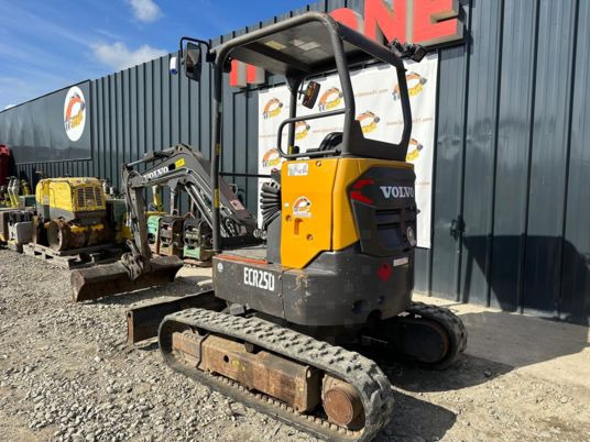 Volvo ECR25D à 23900 euros HT - Mini pelle: photos 4 Volvo ECR25D à 23900 euros HT - Mini pelle: photos 4