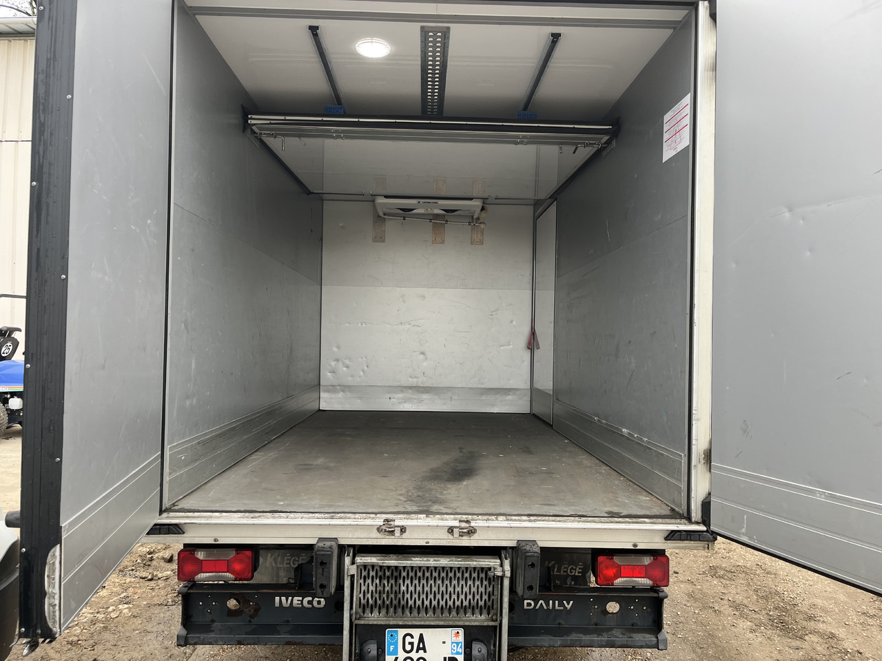 Iveco Daily 35-140 35c14 frigorifique - Utilitaire frigorifique: photos 5 Iveco Daily 35-140 35c14 frigorifique - Utilitaire frigorifique: photos 5