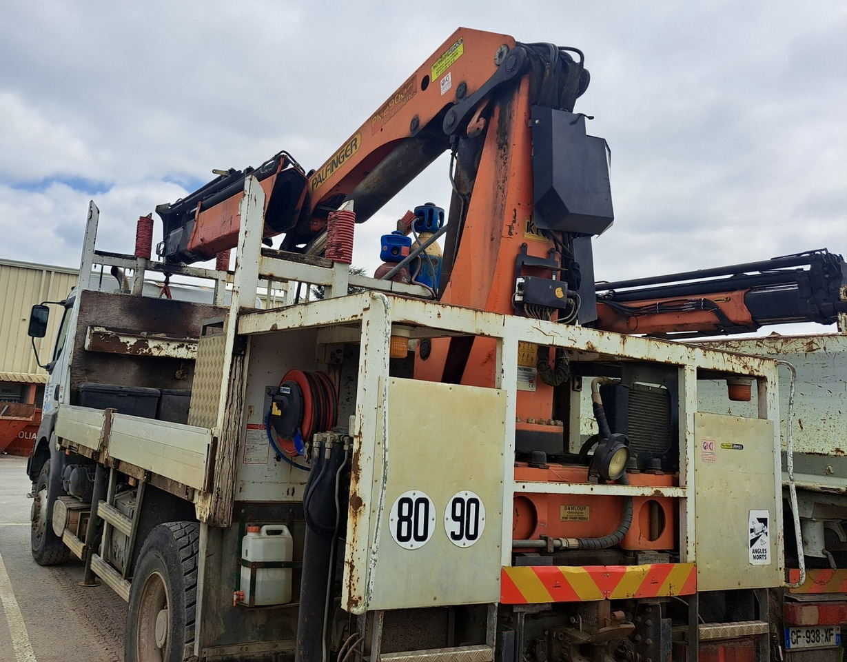 RENAULT Kerax 370dci 4x4 plateau grue Palfinger pk29002 - Camion plateau, Camion grue: photos 3 RENAULT Kerax 370dci 4x4 plateau grue Palfinger pk29002 - Camion plateau, Camion grue: photos 3