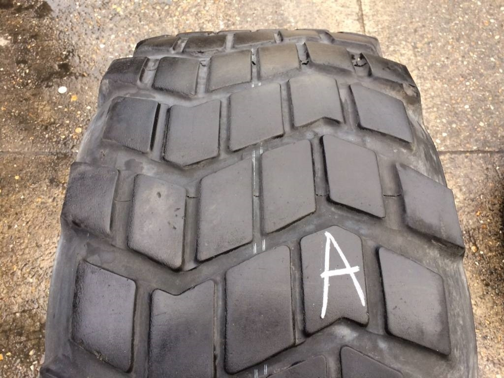 Michelin 525/65R20.5 XS - USED A 40%  - Pneu pour Machine agricole: photos 2 Michelin 525/65R20.5 XS - USED A 40%  - Pneu pour Machine agricole: photos 2