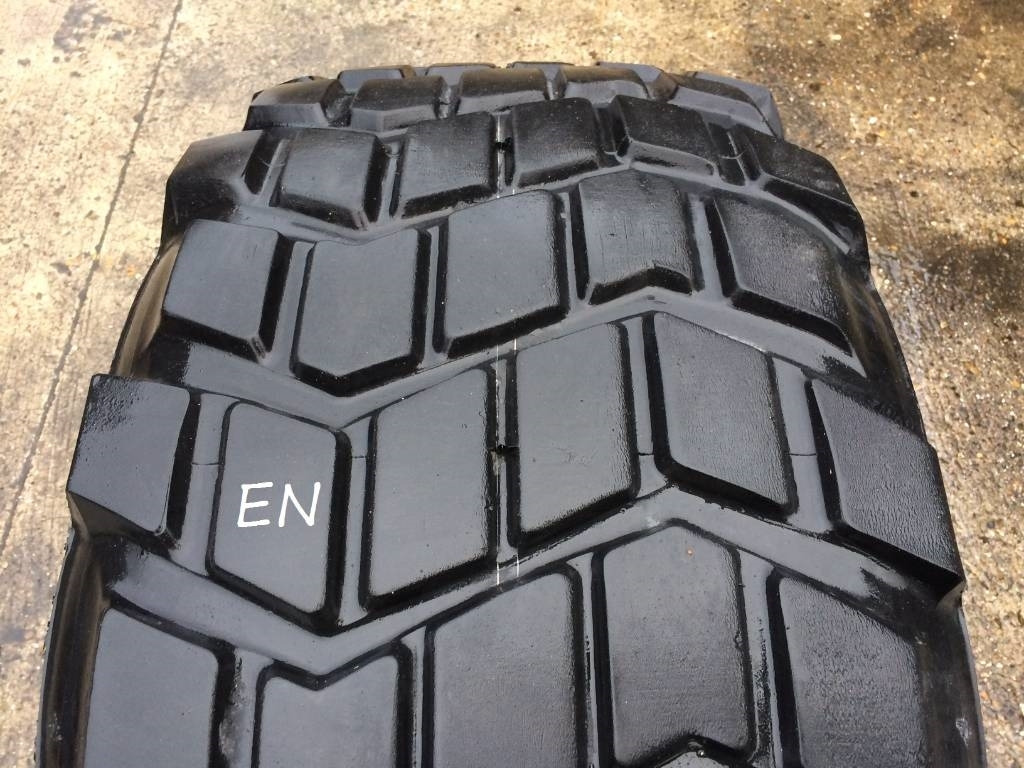 Michelin 525/65R20.5 XS - USED EN 80%  - Pneu pour Machine agricole: photos 2 Michelin 525/65R20.5 XS - USED EN 80%  - Pneu pour Machine agricole: photos 2