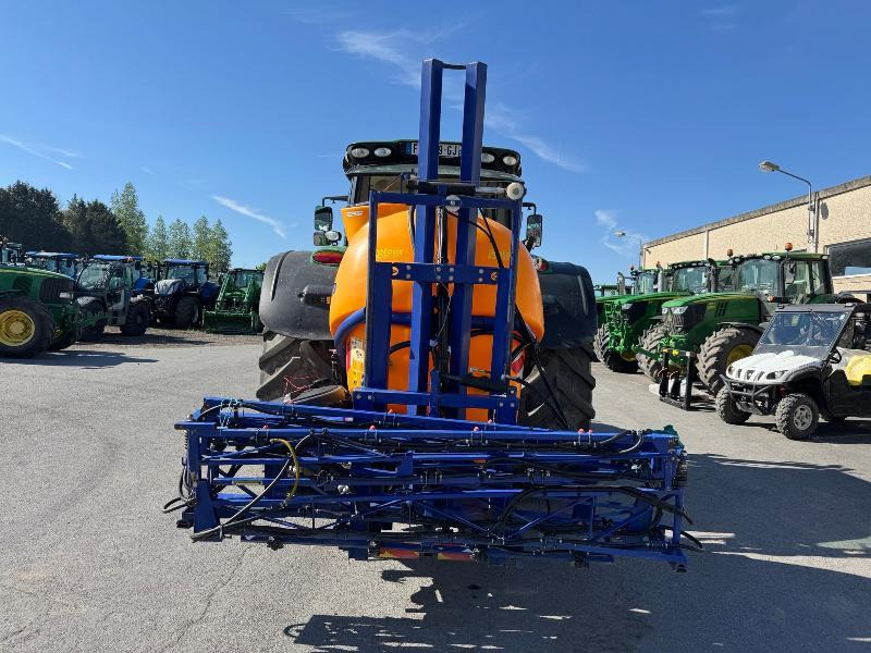 CARUELLE 1000L - Pulvé porté: photos 5 CARUELLE 1000L - Pulvé porté: photos 5