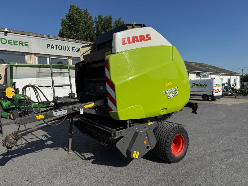 CLAAS VARIANT 380 - Presse à balles rondes: photos 1 CLAAS VARIANT 380 - Presse à balles rondes: photos 1