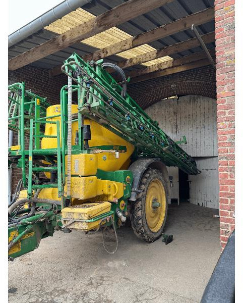 Pulvérisateur traîné JOHN DEERE 832I: photos 1