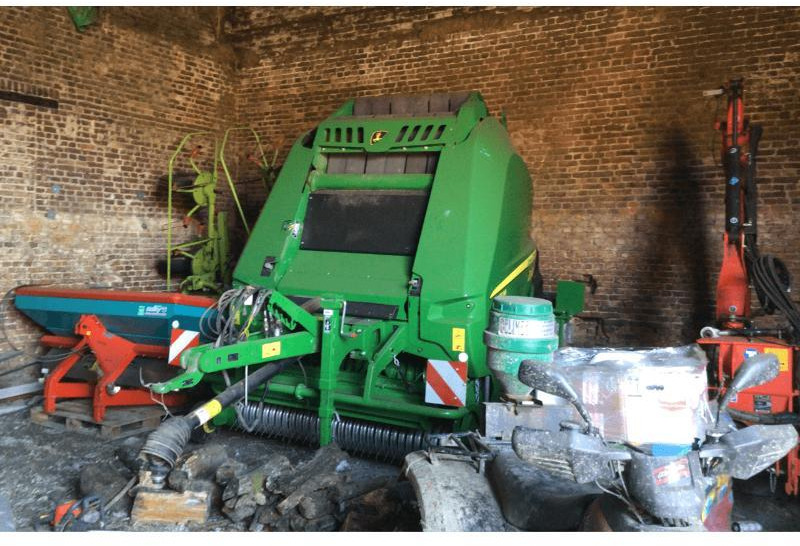 JOHN DEERE V461M - Presse à balles rondes: photos 1 JOHN DEERE V461M - Presse à balles rondes: photos 1