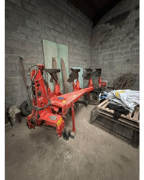 KUHN MASTER 100 - Charrue: photos 1 KUHN MASTER 100 - Charrue: photos 1