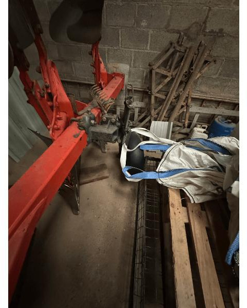 KUHN MASTER 100 - Charrue: photos 3 KUHN MASTER 100 - Charrue: photos 3