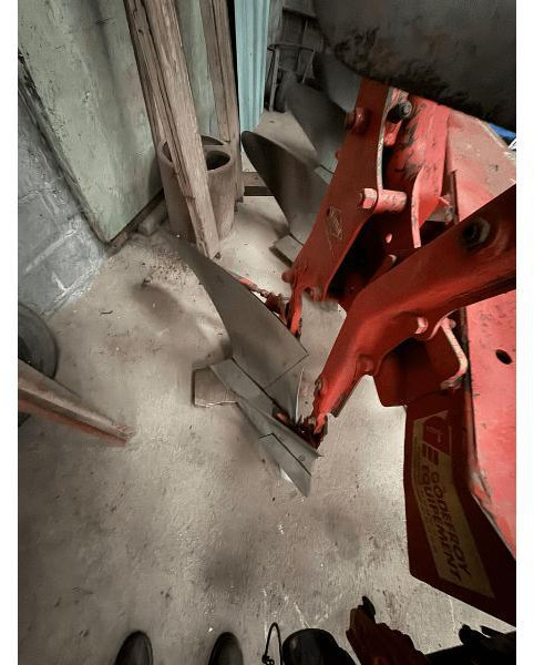 KUHN MASTER 100 - Charrue: photos 5 KUHN MASTER 100 - Charrue: photos 5