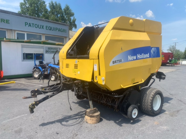 NEW-HOLLAND BR 750 - Presse à balles rondes: photos 1 NEW-HOLLAND BR 750 - Presse à balles rondes: photos 1