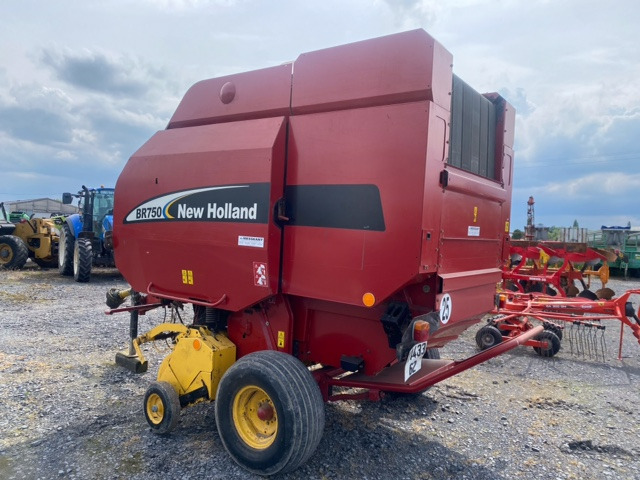 NEW-HOLLAND BR750 - Presse à balles rondes: photos 5 NEW-HOLLAND BR750 - Presse à balles rondes: photos 5