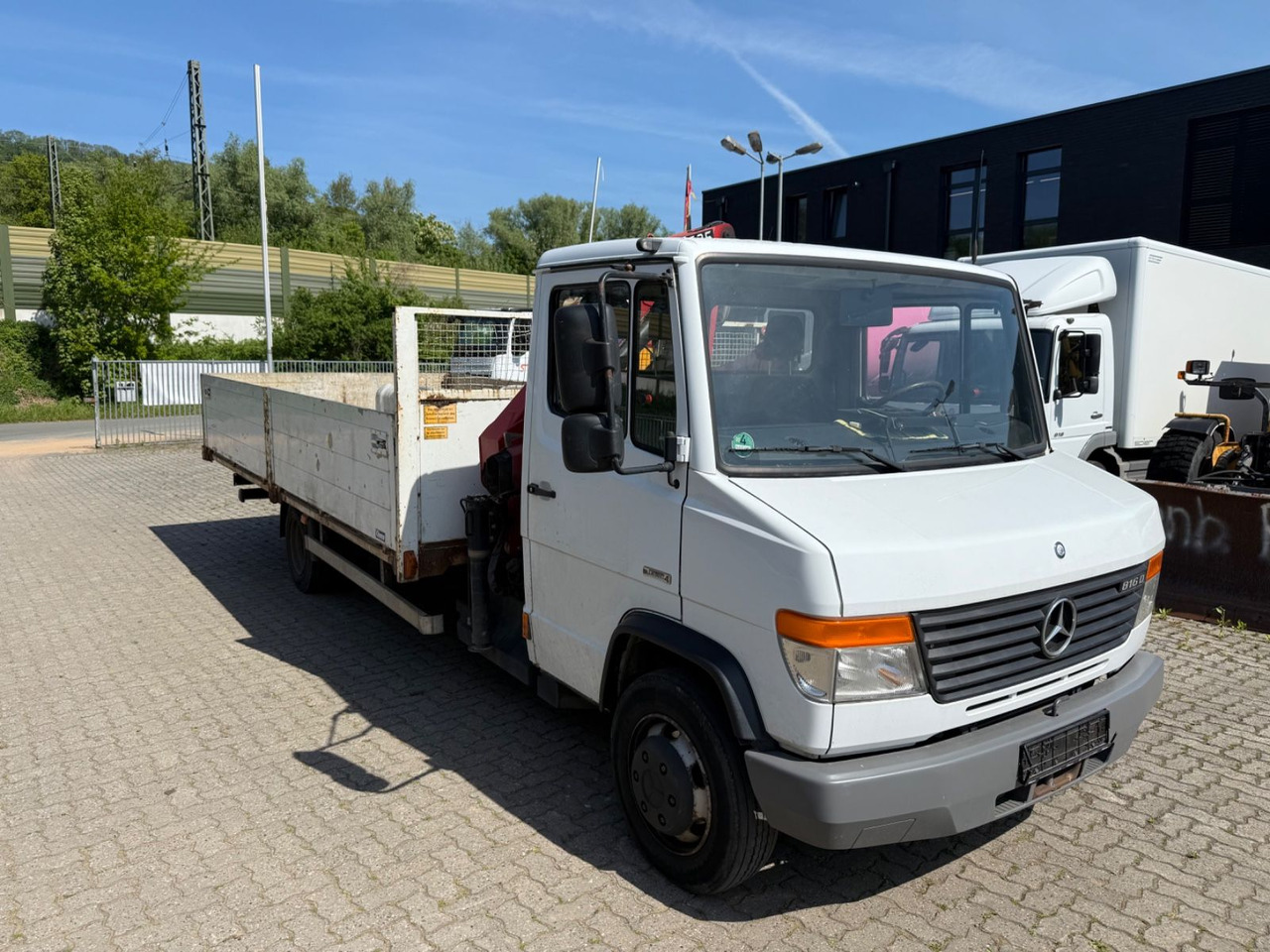Mercedes-Benz 816 D - Utilitaire plateau: photos 2 Mercedes-Benz 816 D - Utilitaire plateau: photos 2