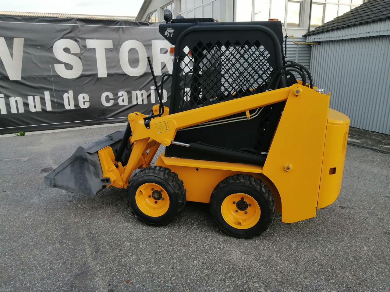 Bobcat Front Loader Ram Italia FM 120 – Hammer Installation - Mini chargeuse: photos 4 Bobcat Front Loader Ram Italia FM 120 – Hammer Installation - Mini chargeuse: photos 4