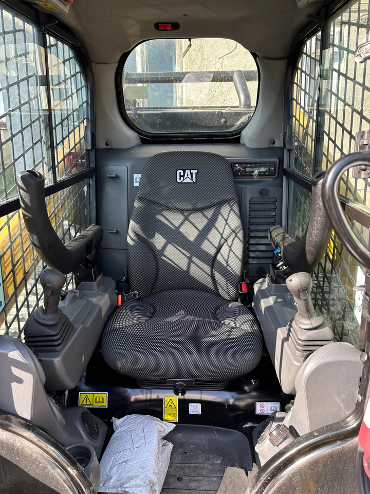 CATERPILLAR 299 D3 XE Mini track loader - Chargeuse compacte sur chenilles: photos 4 CATERPILLAR 299 D3 XE Mini track loader - Chargeuse compacte sur chenilles: photos 4