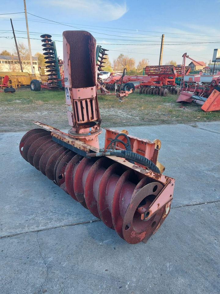 Freza zapada/Snow blower Assaloni pentru Buldoexcavator/Bobcat/Incatcator frontal - Souffleuse à neige pour Engins de chantier: photos 4 Freza zapada/Snow blower Assaloni pentru Buldoexcavator/Bobcat/Incatcator frontal - Souffleuse à neige pour Engins de chantier: photos 4