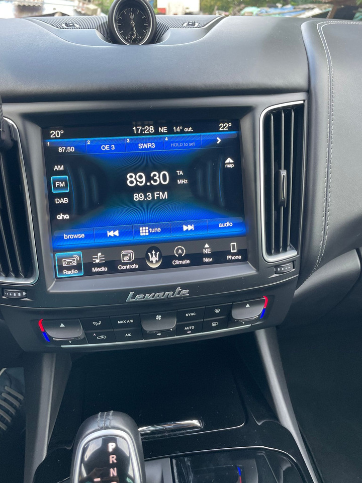 SUV MASERATI LEVANTE 4X4: photos 8 SUV MASERATI LEVANTE 4X4: photos 8