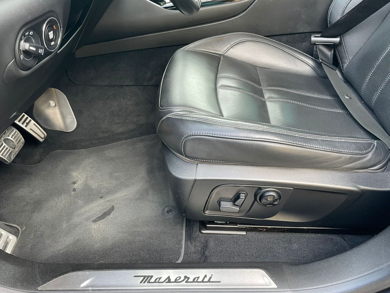 SUV MASERATI LEVANTE 4X4: photos 6 SUV MASERATI LEVANTE 4X4: photos 6