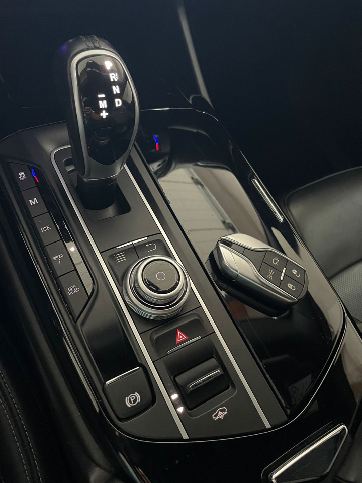 SUV MASERATI LEVANTE 4X4: photos 12 SUV MASERATI LEVANTE 4X4: photos 12