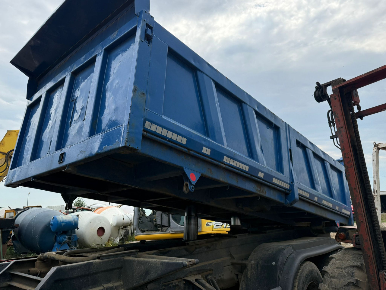 MEILLER TIPPING BUCKET - Benne pour poids lourds: photos 4 MEILLER TIPPING BUCKET - Benne pour poids lourds: photos 4