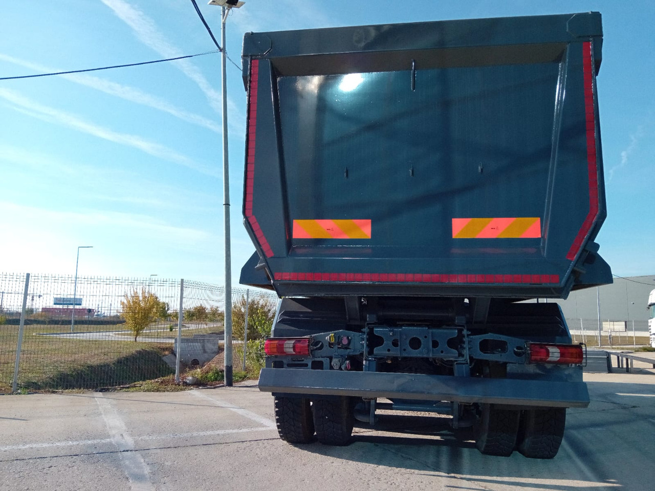 Mercedes-Benz Arocs 42.40 8×4 Basculanta/Tipper/Kipper Heavy Duty, TOP !!! - Camion benne: photos 5 Mercedes-Benz Arocs 42.40 8×4 Basculanta/Tipper/Kipper Heavy Duty, TOP !!! - Camion benne: photos 5