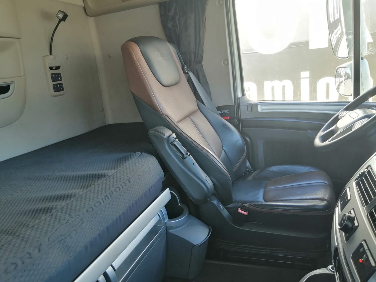 Tracteur routier DAF XF 106.480 Super Space Cab: photos 9