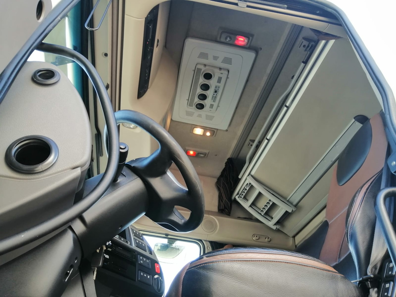 Tracteur routier DAF XF 106.480 Super Space Cab: photos 8