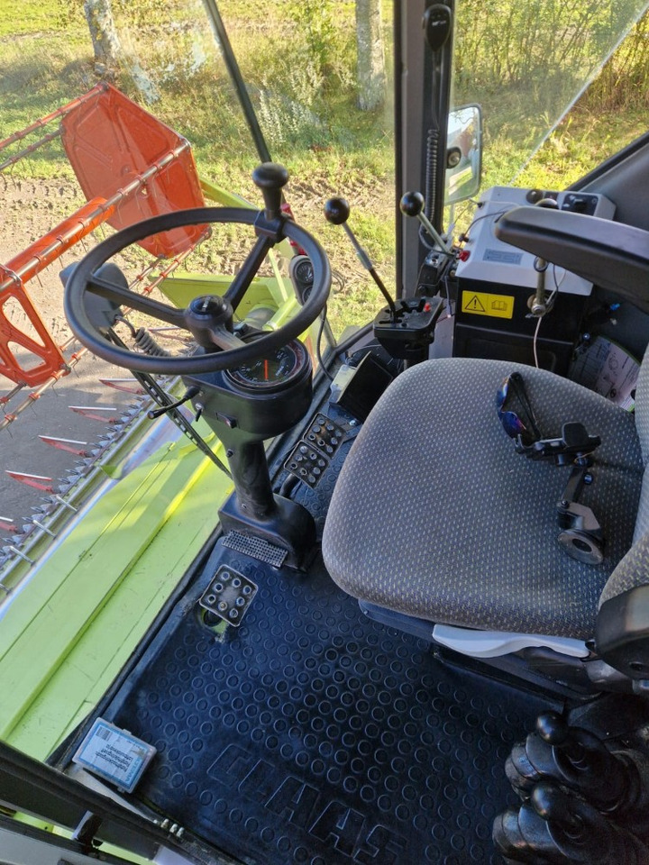 Moissonneuse-batteuse CLAAS Dominator 130: photos 24