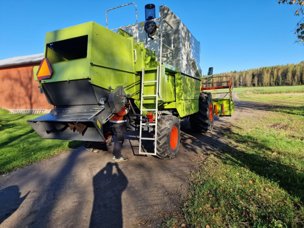 Moissonneuse-batteuse CLAAS Dominator 130: photos 8