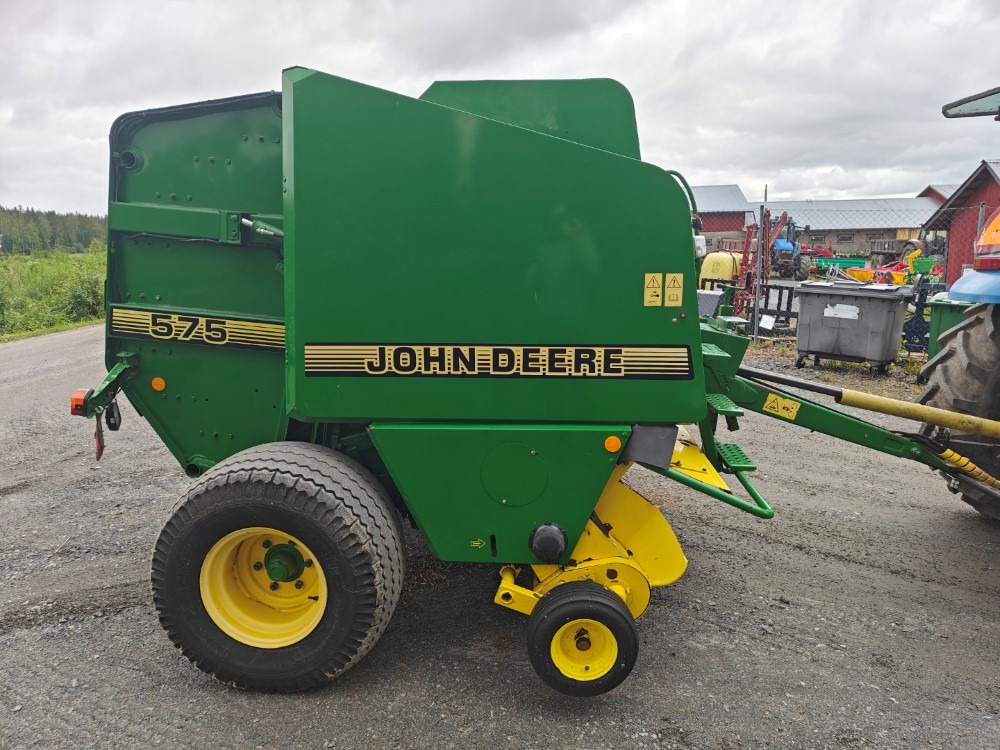JOHN DEERE Pyöröpaalain 575 - Moissonneuse-batteuse: photos 4 JOHN DEERE Pyöröpaalain 575 - Moissonneuse-batteuse: photos 4