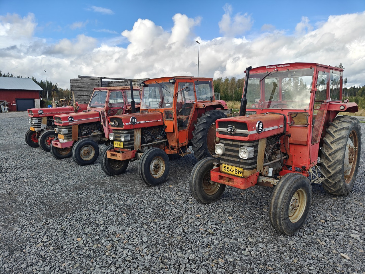MASSEY FERGUSON 165, 165S ja 175 traktoreita 4 kpl / 4pcs - Tracteur agricole: photos 2 MASSEY FERGUSON 165, 165S ja 175 traktoreita 4 kpl / 4pcs - Tracteur agricole: photos 2
