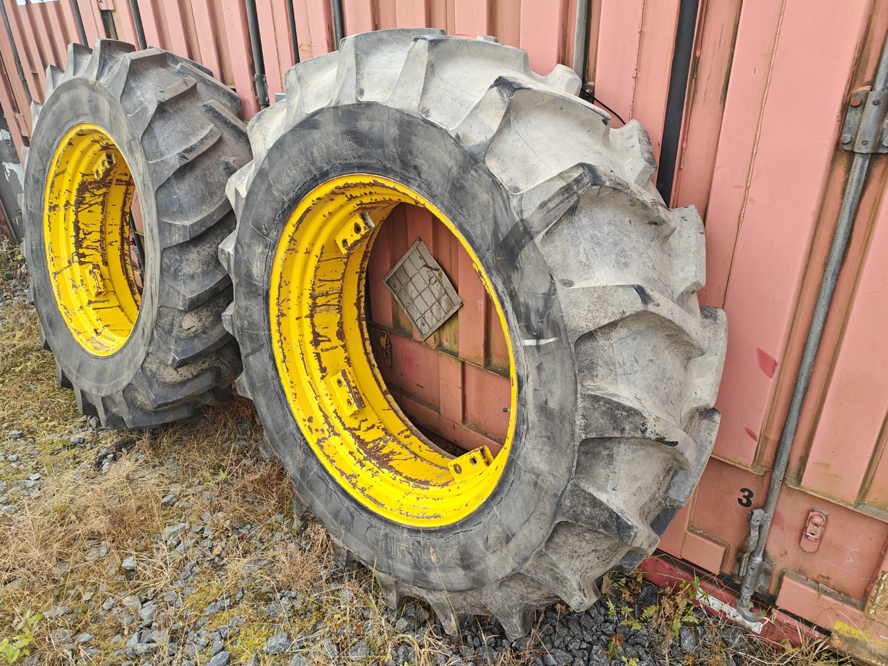 MICHELIN 18.4R38 traktorin renkaat - Pneus et jantes pour Tracteur agricole: photos 2 MICHELIN 18.4R38 traktorin renkaat - Pneus et jantes pour Tracteur agricole: photos 2