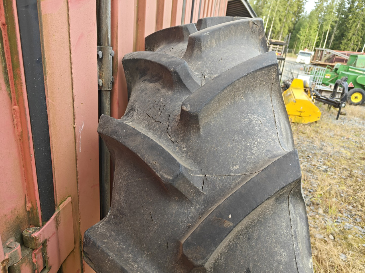 MICHELIN 18.4R38 traktorin renkaat - Pneus et jantes pour Tracteur agricole: photos 4 MICHELIN 18.4R38 traktorin renkaat - Pneus et jantes pour Tracteur agricole: photos 4