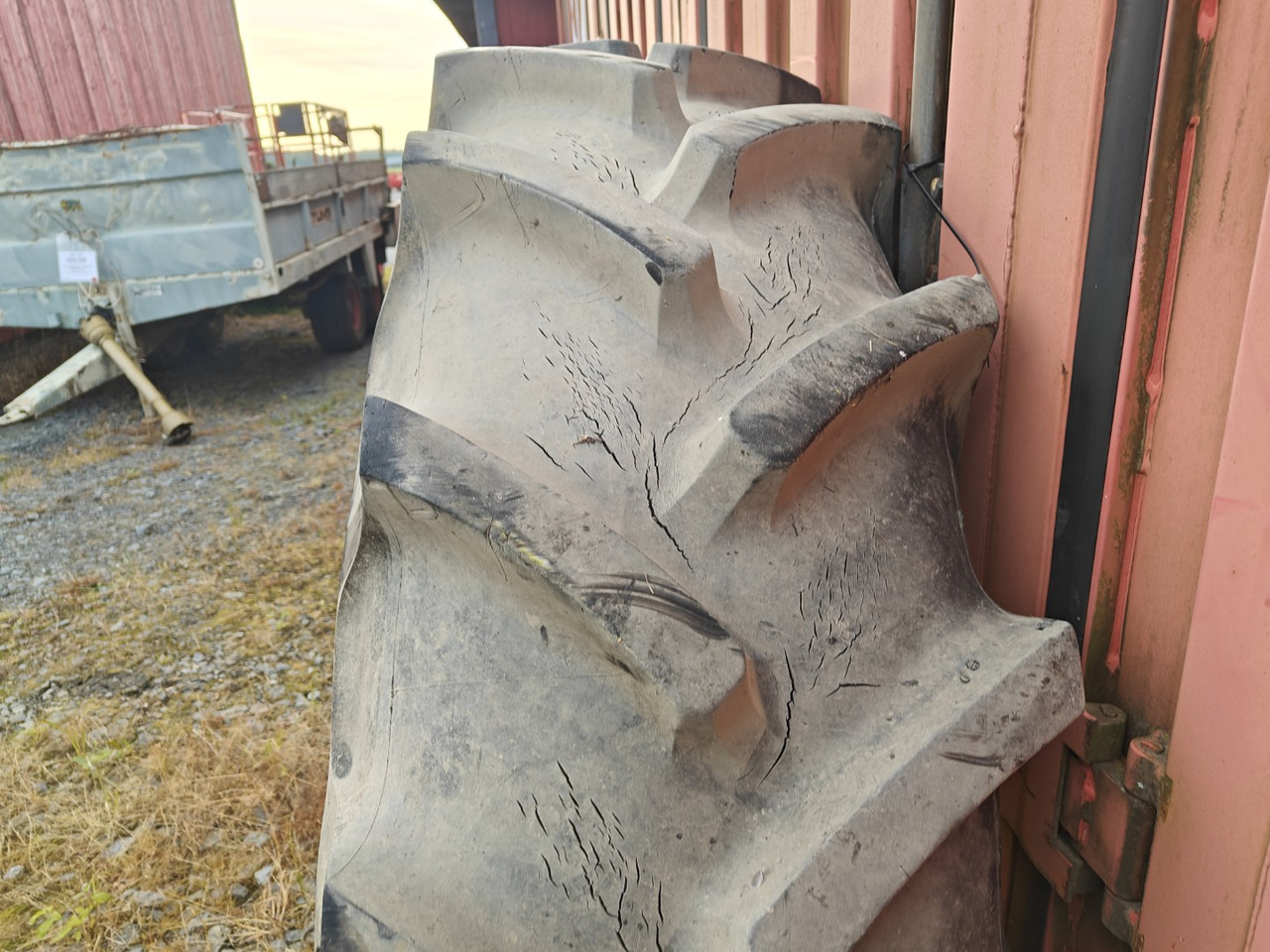 MICHELIN 18.4R38 traktorin renkaat - Pneus et jantes pour Tracteur agricole: photos 5 MICHELIN 18.4R38 traktorin renkaat - Pneus et jantes pour Tracteur agricole: photos 5