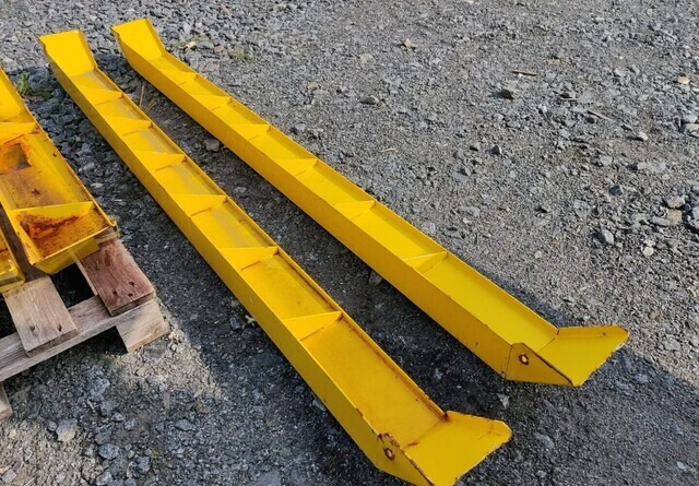 Törmäyssuojia - metallisia - Pièces de rechange pour Matériel de manutention: photos 3 Törmäyssuojia - metallisia - Pièces de rechange pour Matériel de manutention: photos 3