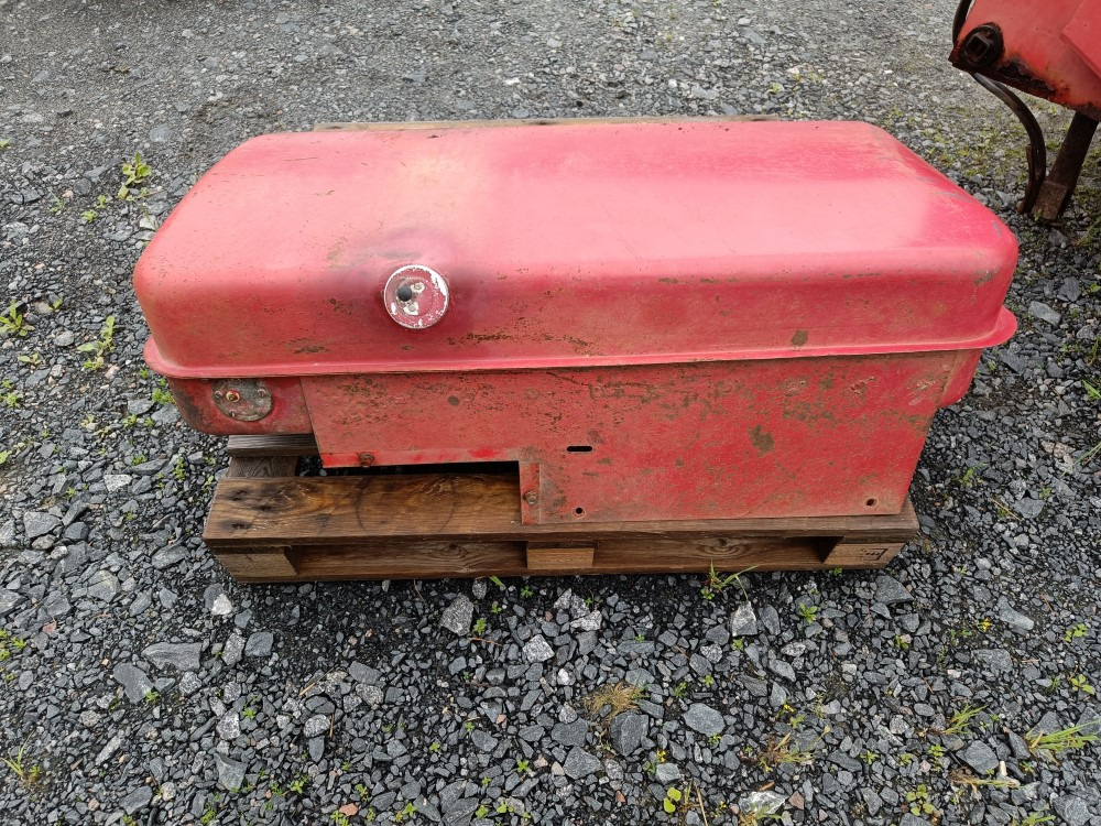 Sampo 410 polttoainetankki - Réservoir de carburant pour Moissonneuse-batteuse: photos 4 Sampo 410 polttoainetankki - Réservoir de carburant pour Moissonneuse-batteuse: photos 4