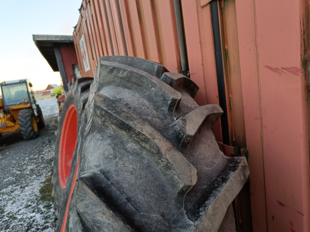 Roue complète Taurus 18.4R38 renkaat - Fendt Farmer: photos 15 Roue complète Taurus 18.4R38 renkaat - Fendt Farmer: photos 15