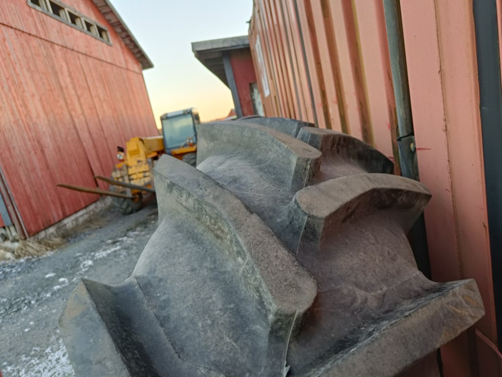 Roue complète Taurus 18.4R38 renkaat - Fendt Farmer: photos 16 Roue complète Taurus 18.4R38 renkaat - Fendt Farmer: photos 16