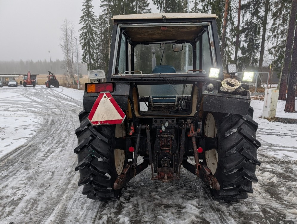 URSUS 385 De Luxe - Tracteur agricole: photos 3 URSUS 385 De Luxe - Tracteur agricole: photos 3