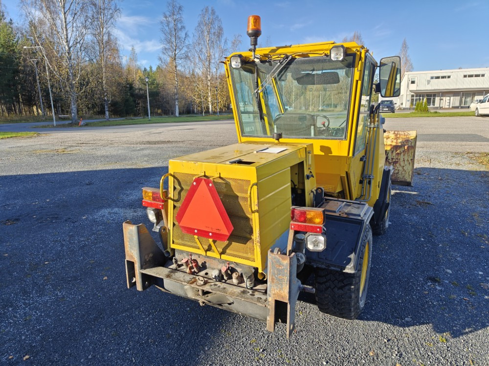 Wille 445 - Tracteur communal: photos 3 Wille 445 - Tracteur communal: photos 3