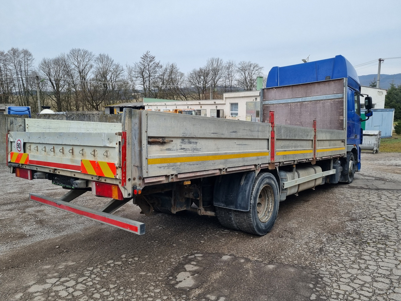 DAF XF 105.410 LD 4x2 EURO5 automat - Camion plateau: photos 4 DAF XF 105.410 LD 4x2 EURO5 automat - Camion plateau: photos 4