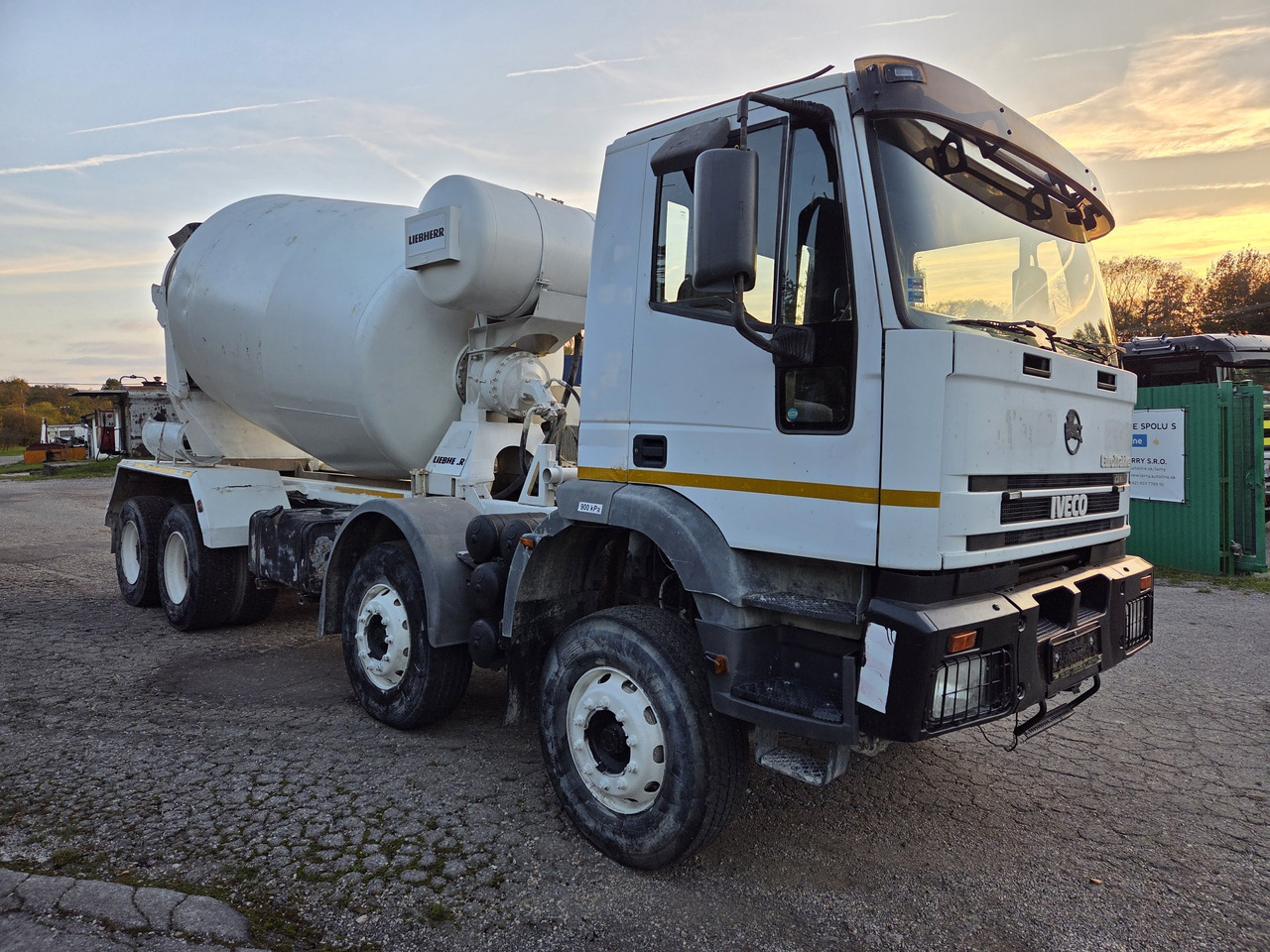 IVECO EURO TRAKKER MP340E35HB 8x4 MIX (chassis ) - Camion malaxeur: photos 3 IVECO EURO TRAKKER MP340E35HB 8x4 MIX (chassis ) - Camion malaxeur: photos 3